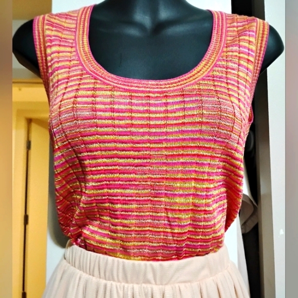 Missoni | Valentino S.P.A | Luxury High End Vibrant Pink And Gold Space Dye Top - Picture 13 of 14